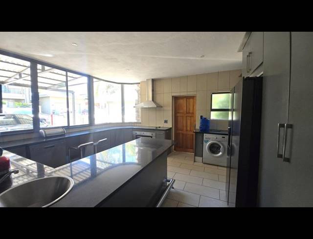 3 BEDROOM HOUSE FOR SALE IN CARIBBEAN BEACH